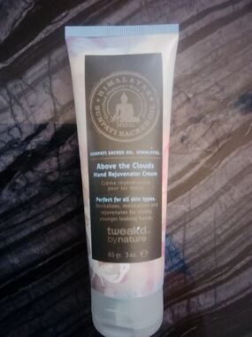 Tweak'd by Nature Above the Clouds Hand Rejuvenator Cream